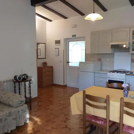 Family Friendly House With A Parking Space - 20540 רוביני
